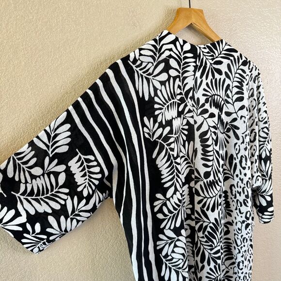 Chicos Lightweight Open Front Cardigan Womens 2 Large Black White Floral Artsy - Picture 7 of 9